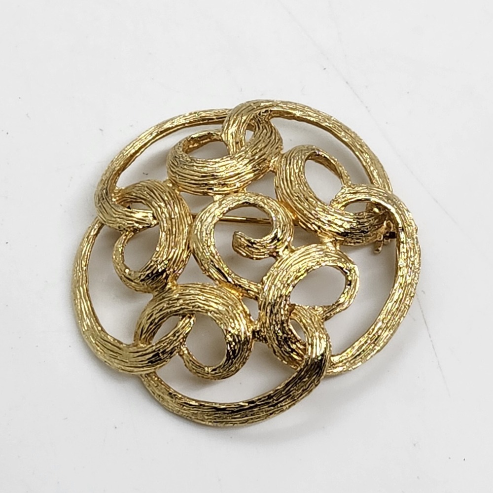 VINTAGE‎ BROOCH / PIN SARAH COVENTRY GOLD TONE TAILORED SWIRL STATEMENT 1960s